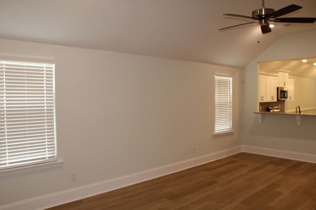 Building Photo - New 3 Bedroom 2 Bath Grovetown