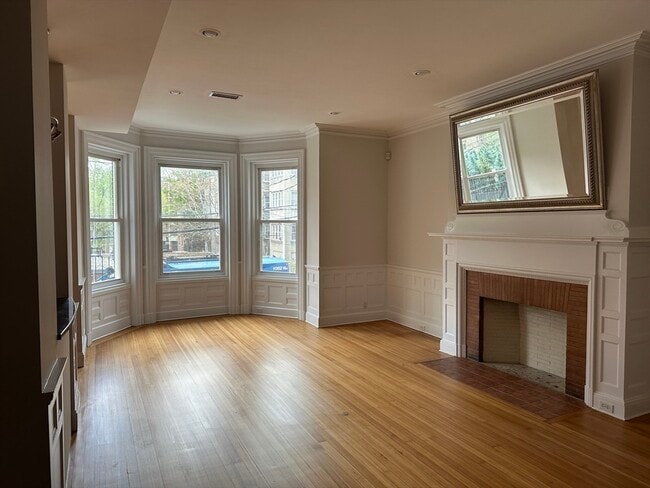Building Photo - 1757 Beacon St