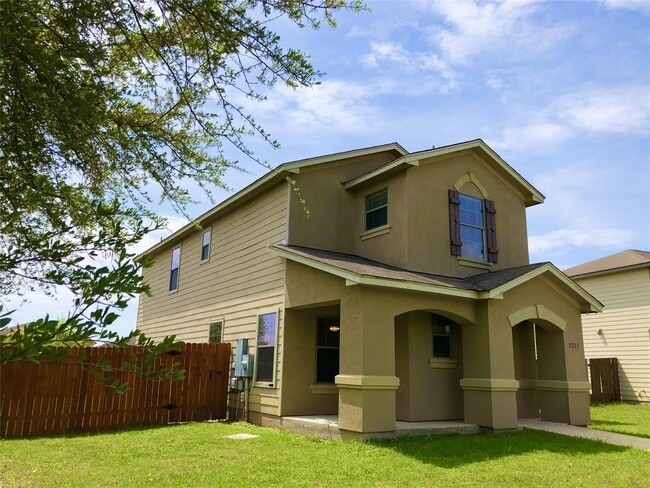 Building Photo - 5211 Viewpoint Dr