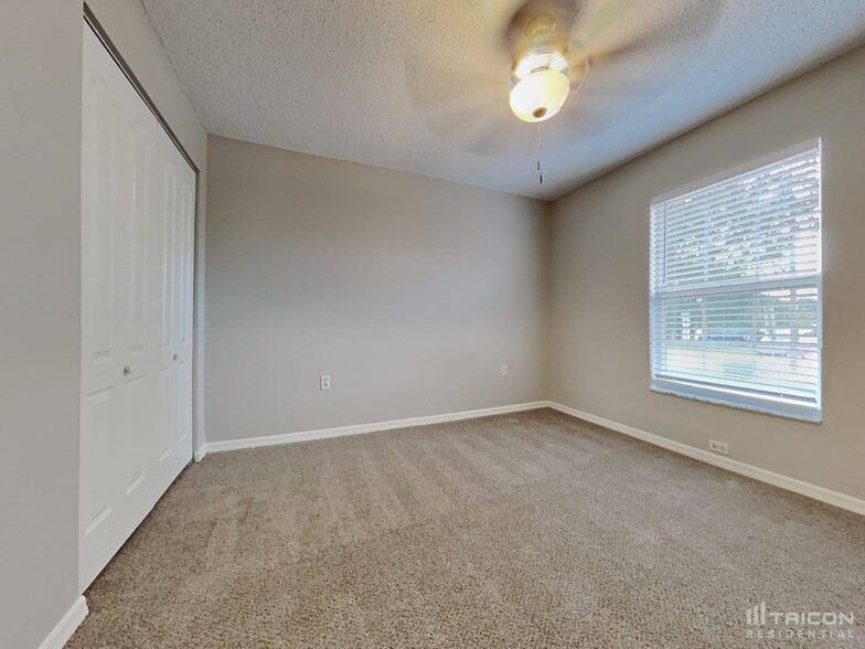 Building Photo - 605 Lakemont Dr