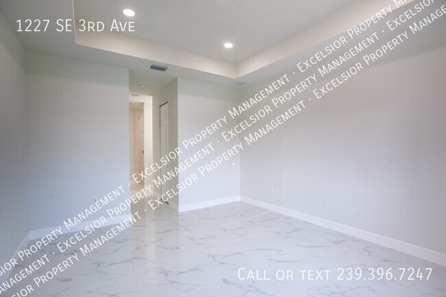 Building Photo - 1227 SE 3rd Ave