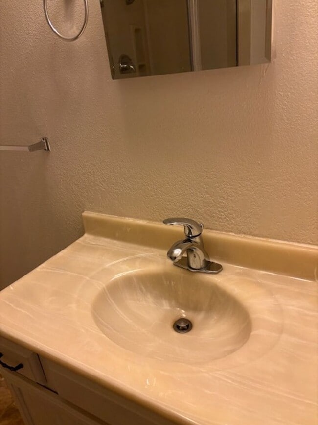 Building Photo - Large 2-Story home in a quiet Cul-de-sac