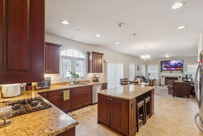 Building Photo - 46820 Shelton Dr
