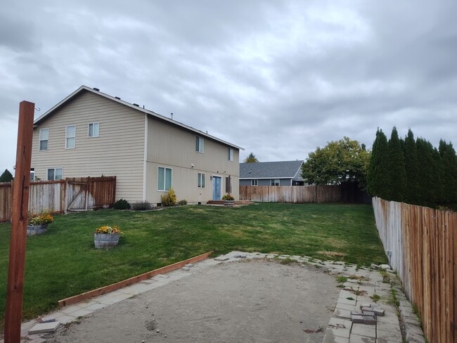 Building Photo - 4211 Holland Ln