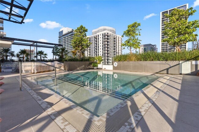 Building Photo - 11 NE 6th St