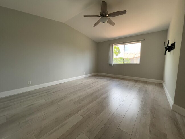 Building Photo - 6817 Via Regina