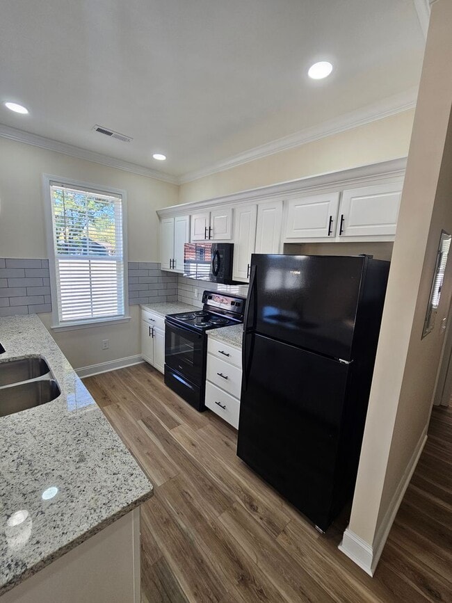 Building Photo - 1009 Rountree Ave SE