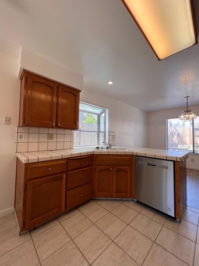 Building Photo - 479 E Alluvial Ave