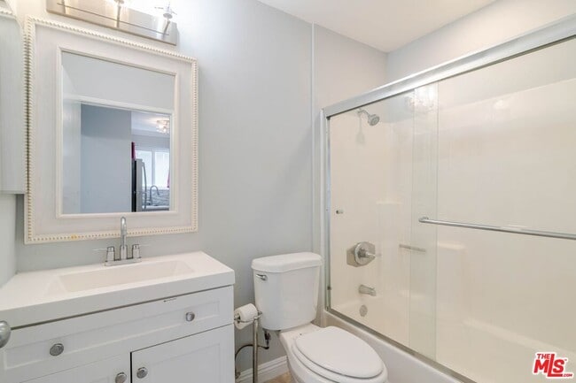 Building Photo - 10900 Blix St