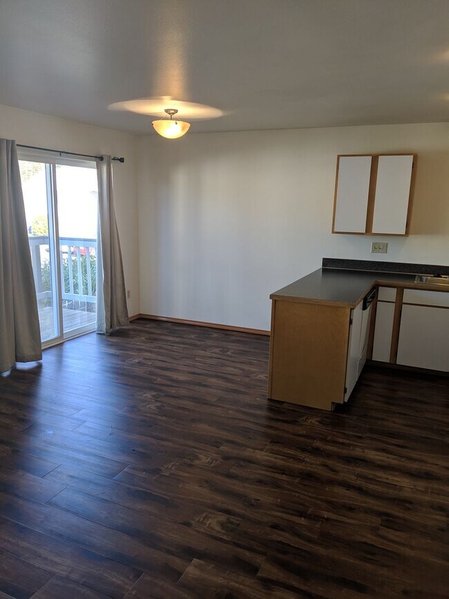 Building Photo - Spacious Studio with bonus storage