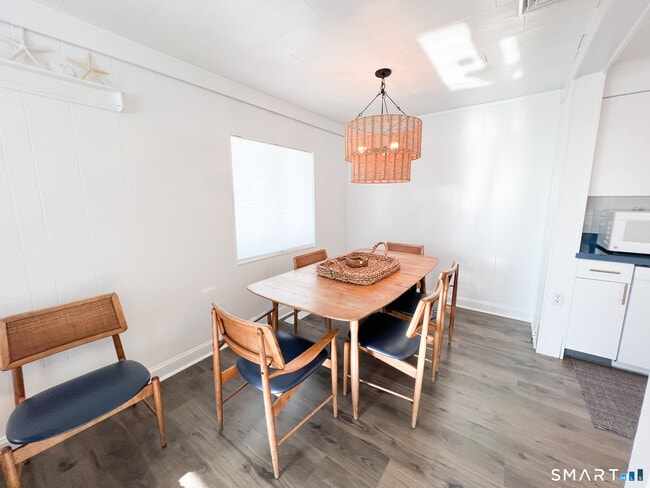 Building Photo - 54 Milesfield Ave