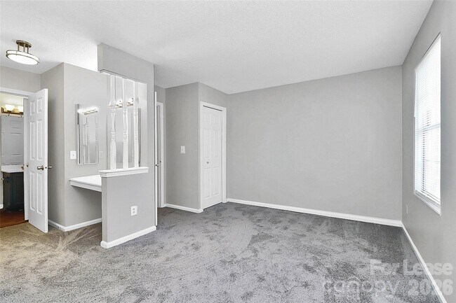 Building Photo - 650 Lex Dr