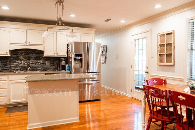 Building Photo - 1000 Harbour Shore Dr