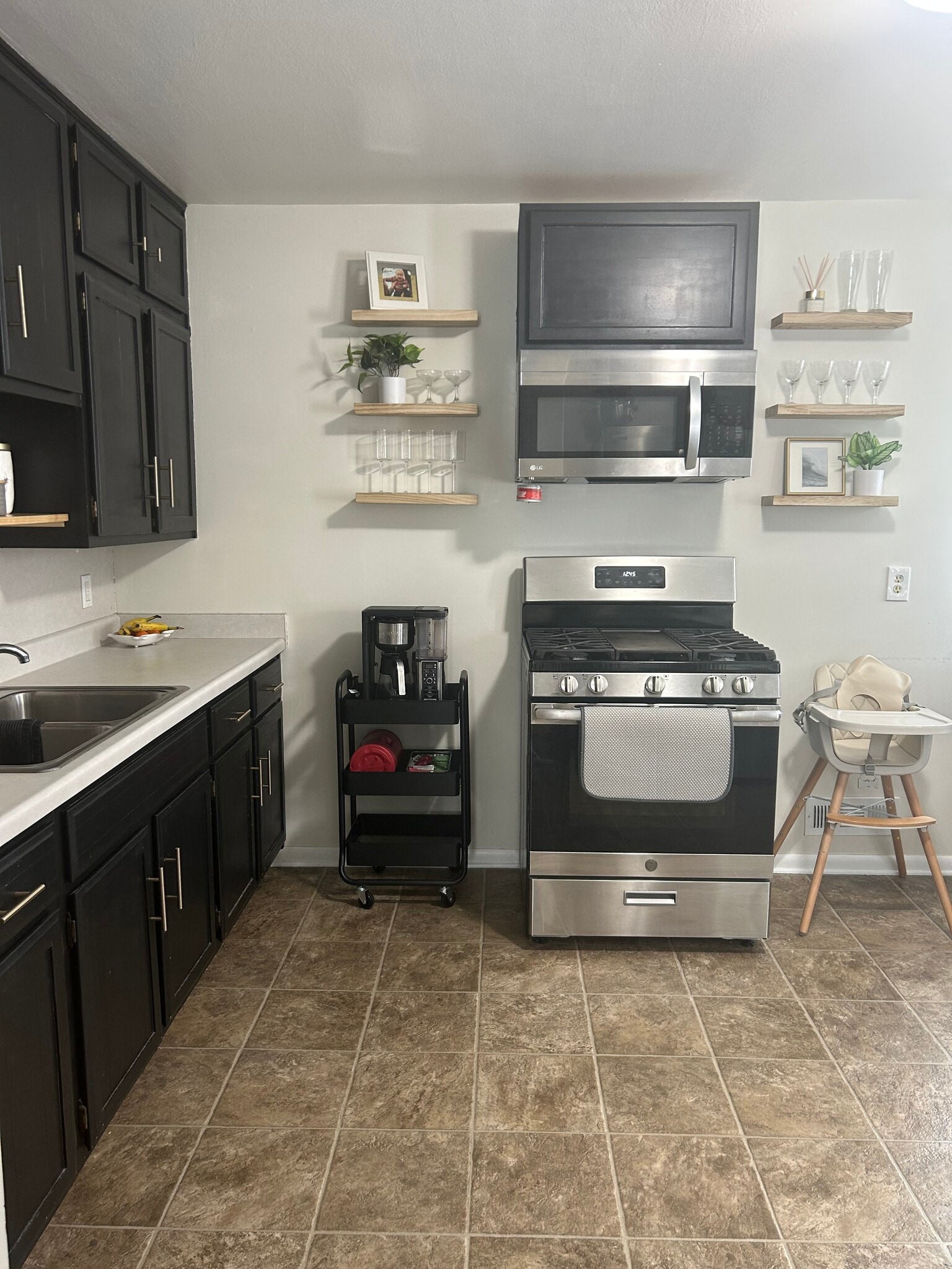 Building Photo - 1713 Laurie Rd E