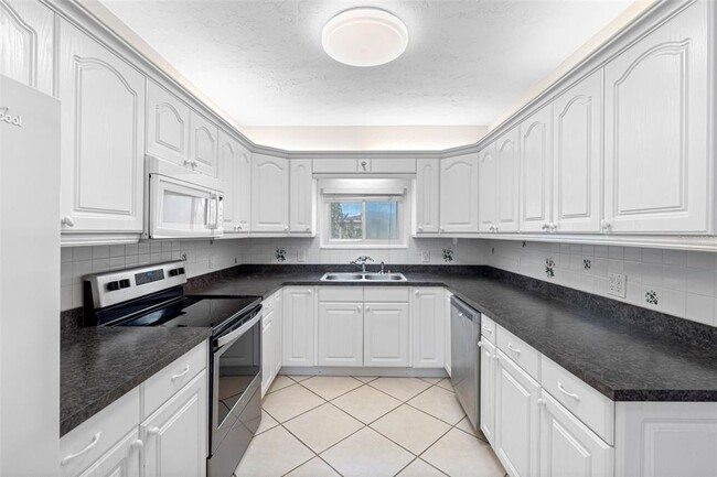 Building Photo - 4320 Yardley Ave N