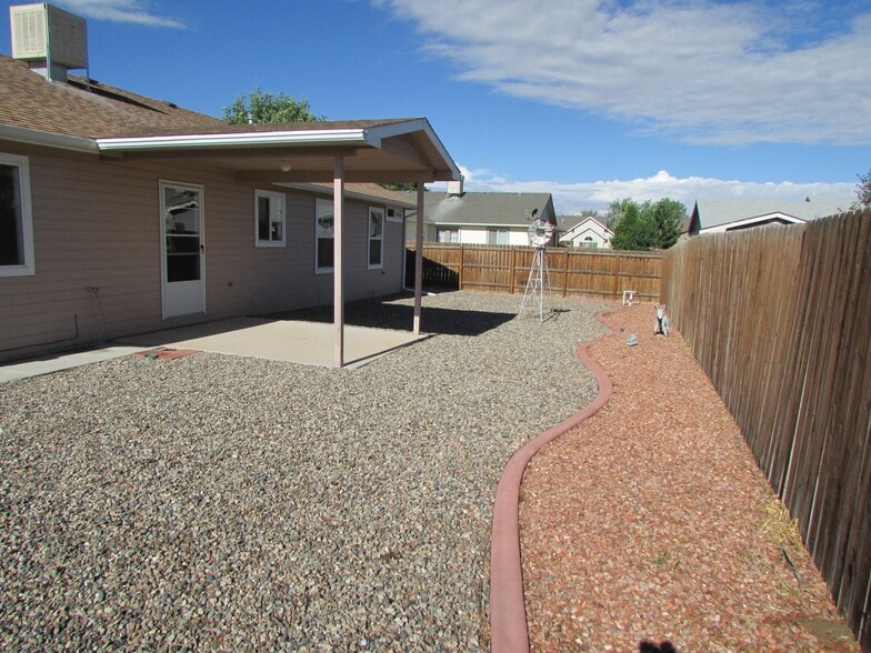 Building Photo - 1241 Tara Dr