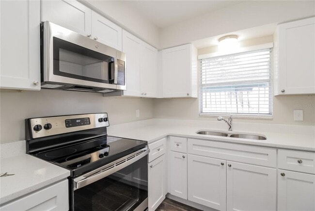 Building Photo - 1310 Cypress Ave