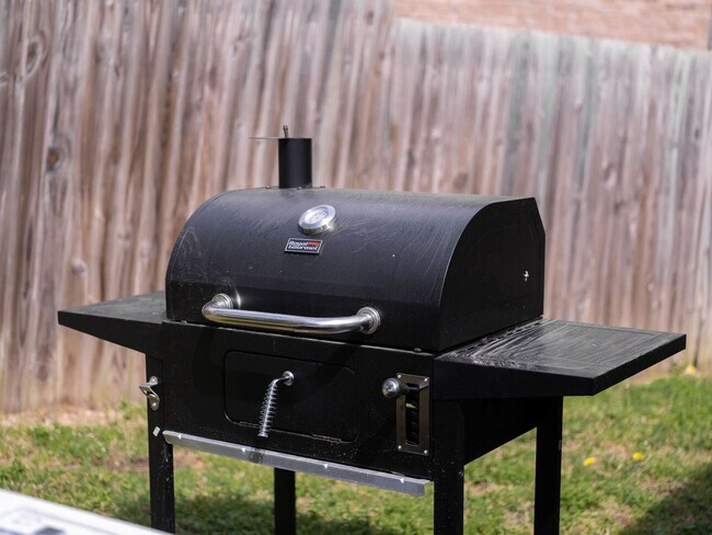 Building Photo - 1 Iris Way