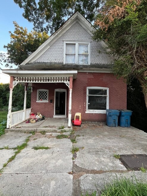Building Photo - 913 Milnor St