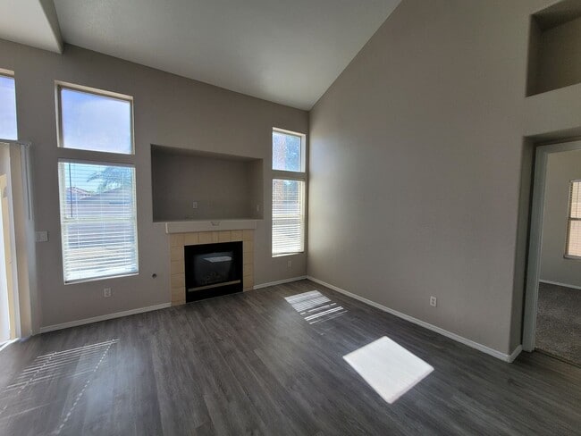 Building Photo - Beautiful 4 Bedroom Home in Green Valley