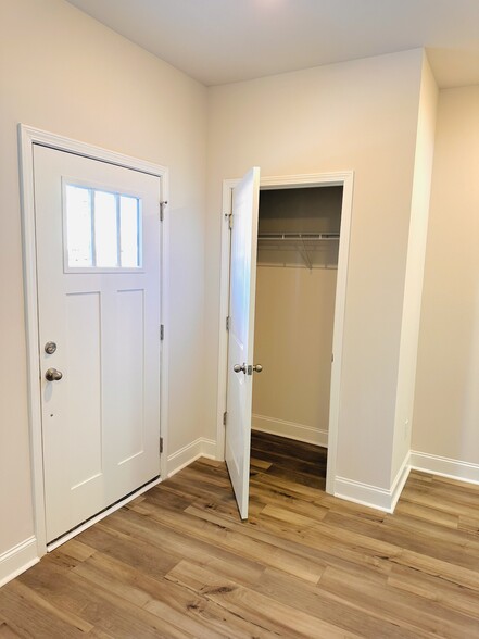 First floor closet - 15313 Ballancroft Pky