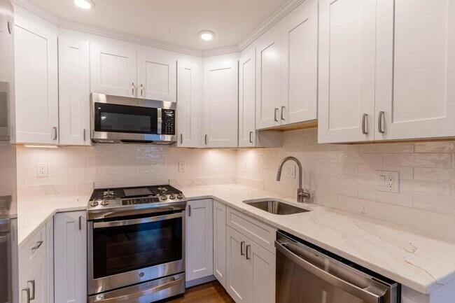 Building Photo - 2 bedroom in Boston MA 02128