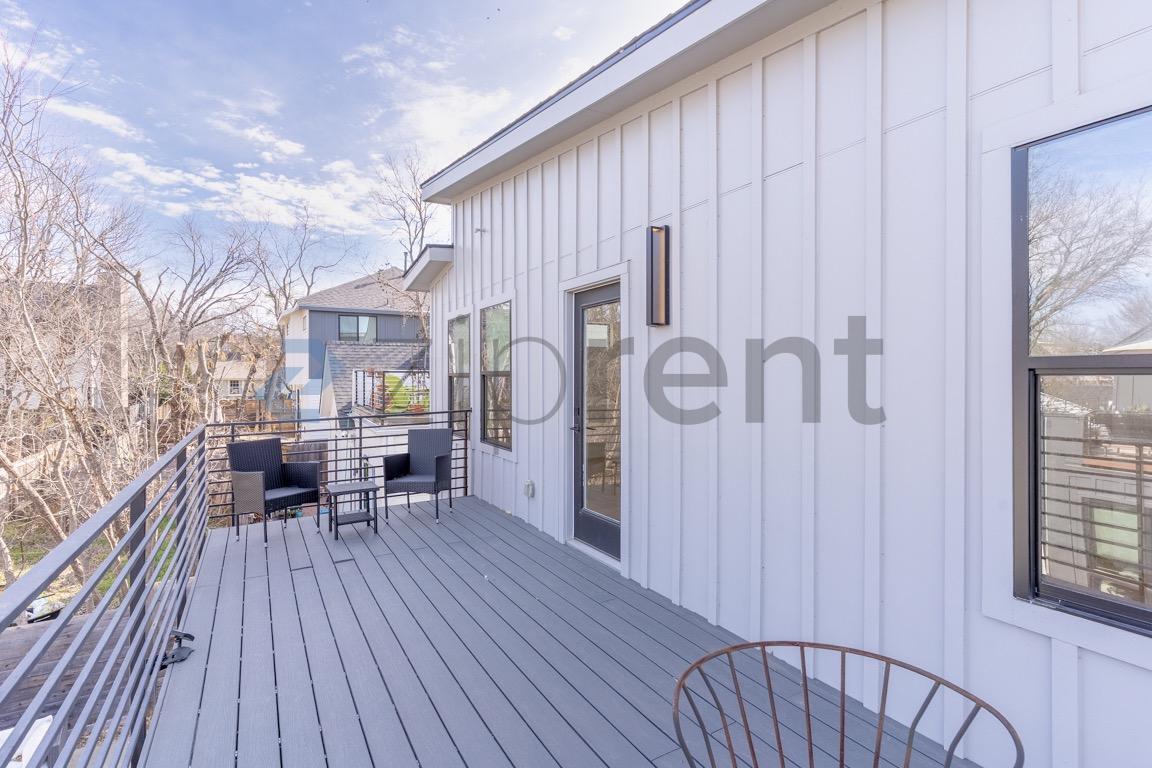 Building Photo - 2916 E 13th St