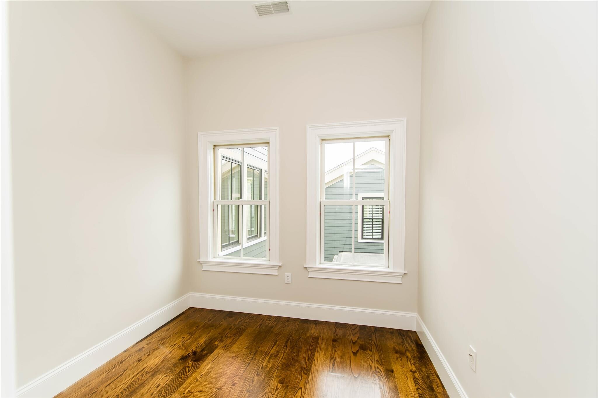 Building Photo - 124 Columbia St