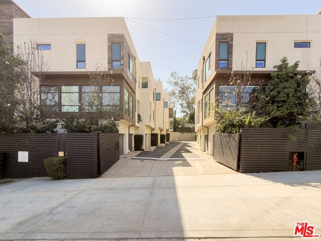 Building Photo - 2111 N Cahuenga Blvd