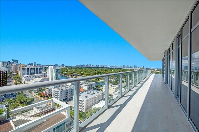 Building Photo - 3737 Collins Ave