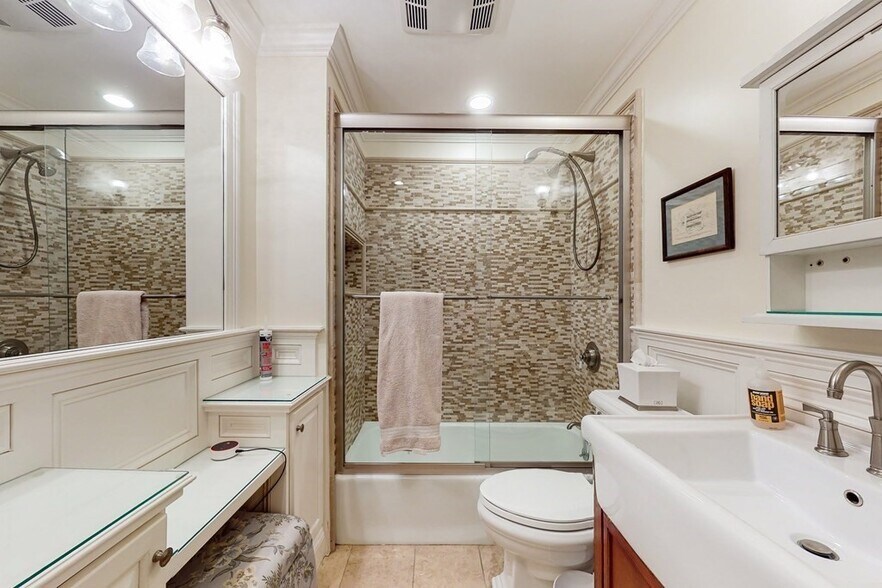 Building Photo - 127 Pinckney St