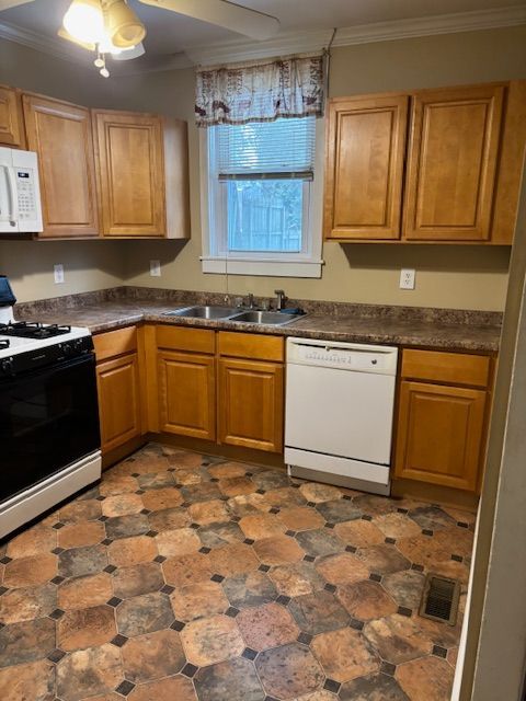 Building Photo - 10 Chandler St