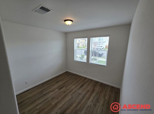 Building Photo - 15811 Santa Clara Ct