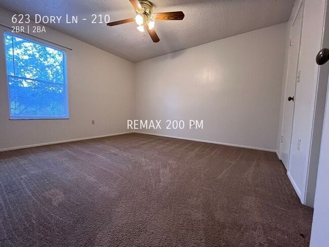 Building Photo - 623 Dory Ln
