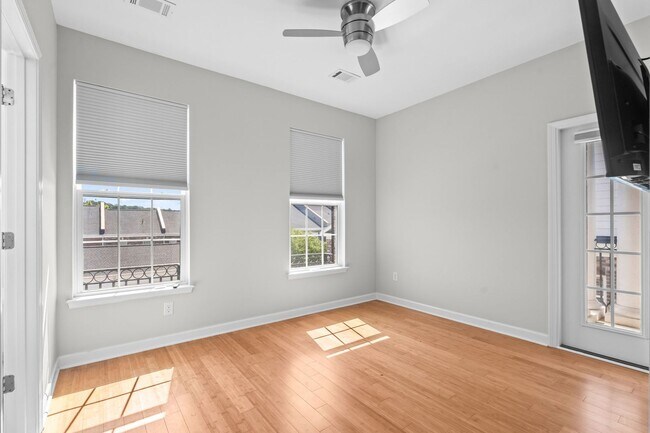 Building Photo - 2798 Howard Ave