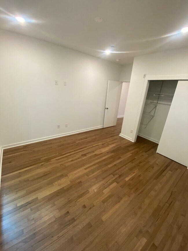 Building Photo - 725 N 39th St