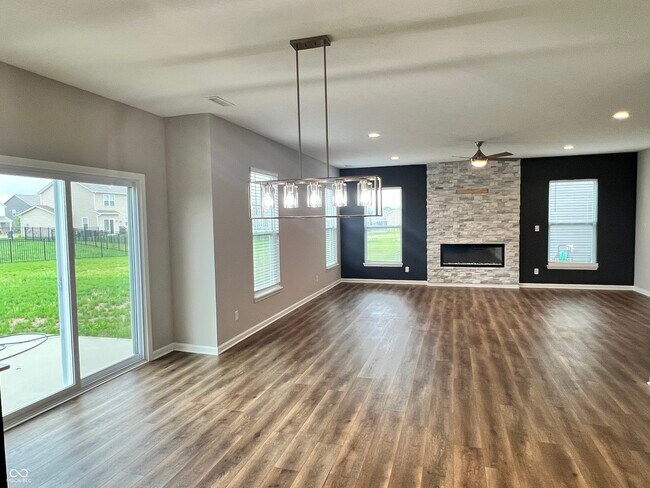 Building Photo - 5656 Grosbeak Dr