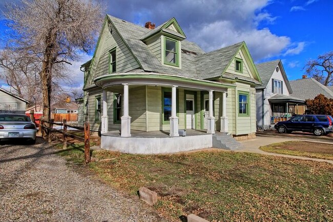 Building Photo - 5 Bed 2 Bath Home Close to Downtown GJ!