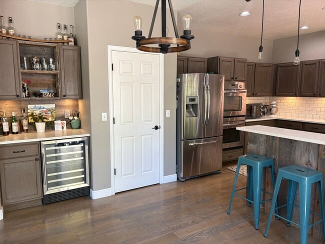 Building Photo - High-End 4 Bed 3.5 Bath Home Next to Arapa...