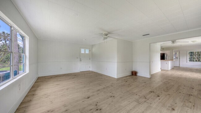 Building Photo - Completely Remodeled Home With Stunning Ri...
