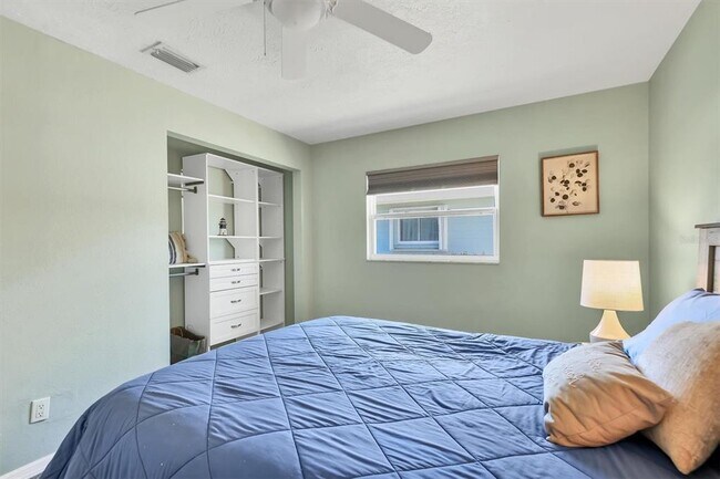 Building Photo - 3425 Fairview Dr