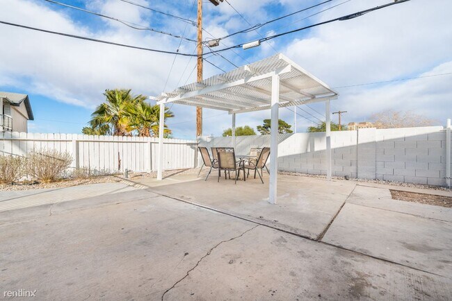 Building Photo - 3 br, 2 bath House - 3000 Kings Way