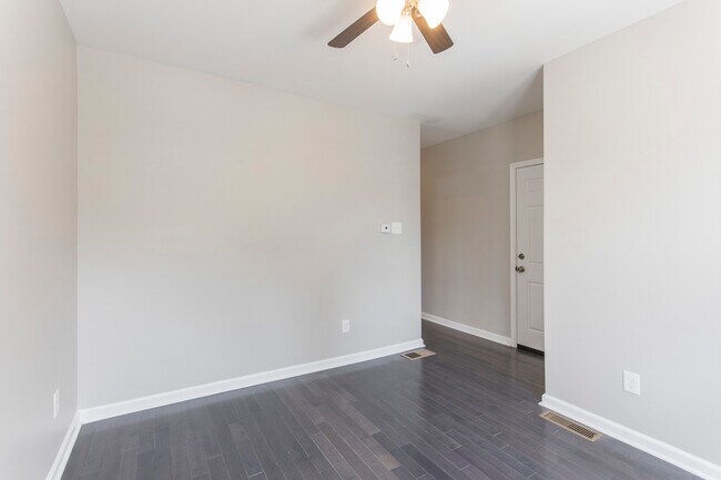 Building Photo - 1325 Saville Ave