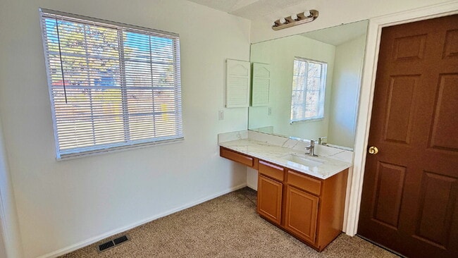 Building Photo - Fantastic 4 Bed 3 Bath 2 Car Garage Home in Aurora Highlands! NEW Carpet! NEW Paint! NEW Bathroom...