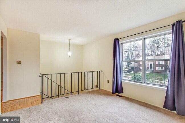 Building Photo - Brick Split Foyer With Large Backyard, 2 K...
