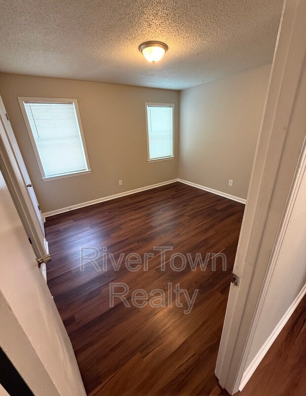 Building Photo - 4070 Kerwin Dr