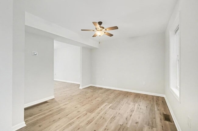 Building Photo - 239 W Broad St