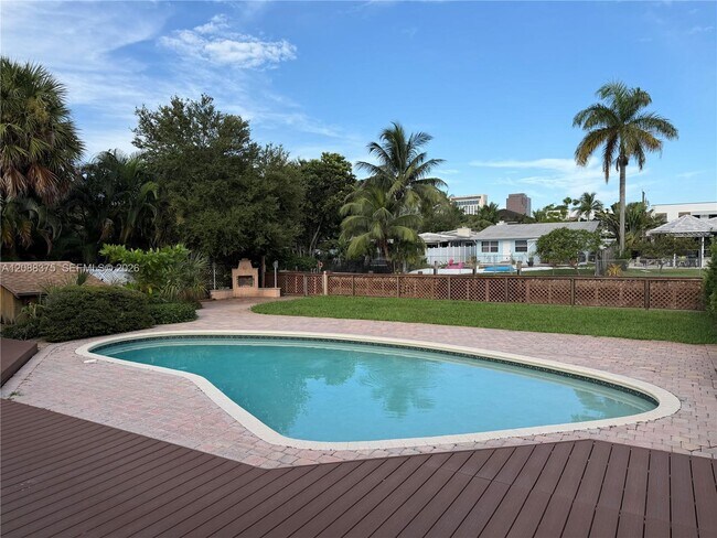 Building Photo - 800 SW 8th Terrace