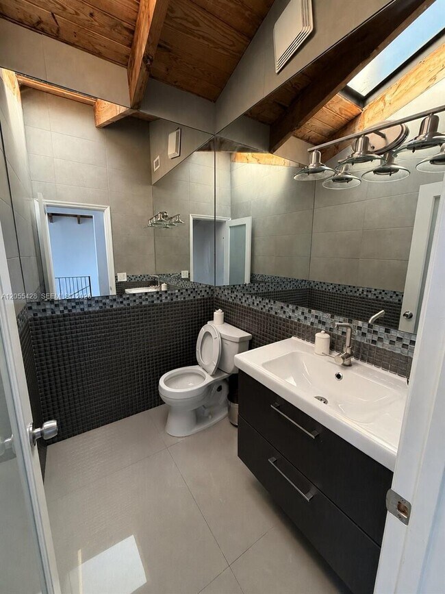 Building Photo - 313 Hendricks Isle