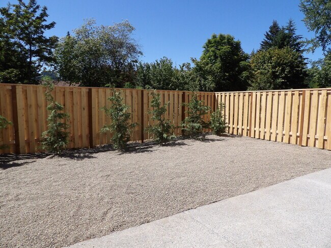 Building Photo - Beautiful Single Family Home!  Close to Downtown Hillsboro!